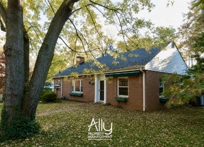 1605 Cambridge Circle